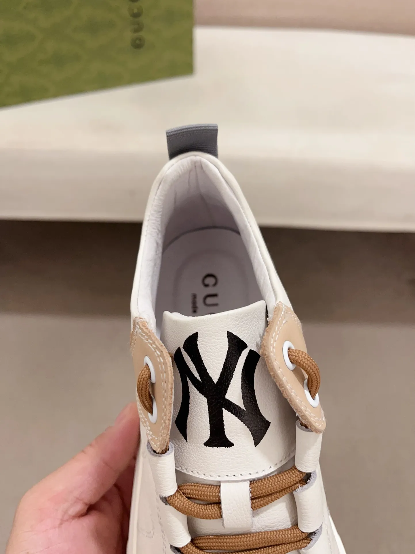 Men's shoes 💰 440 💰 High-quality new high-top GUCCI counters are on the market at the same time. The new men's shoes, 😘fabrics are selected imported cowhide, lining: sheepskin lining. 👍🏿 High-end ☄️ air-cushion molded anti-slip rubber outsole, exquisite lines, simple and elegant, comfortable and high-end for leisure travel. Code number: 38 to 44 (45 can be customized and cannot be returned or exchanged)